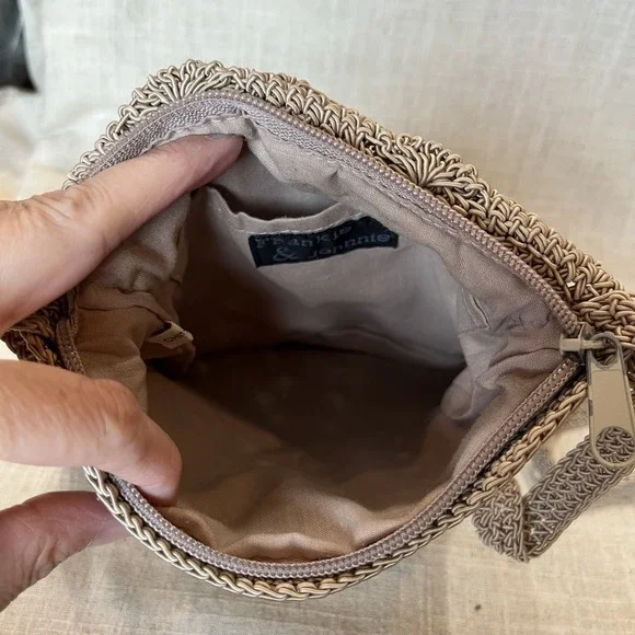 Frankie & Johnnie Beige Crossbody‎ Purse - Picture 6 of 9
